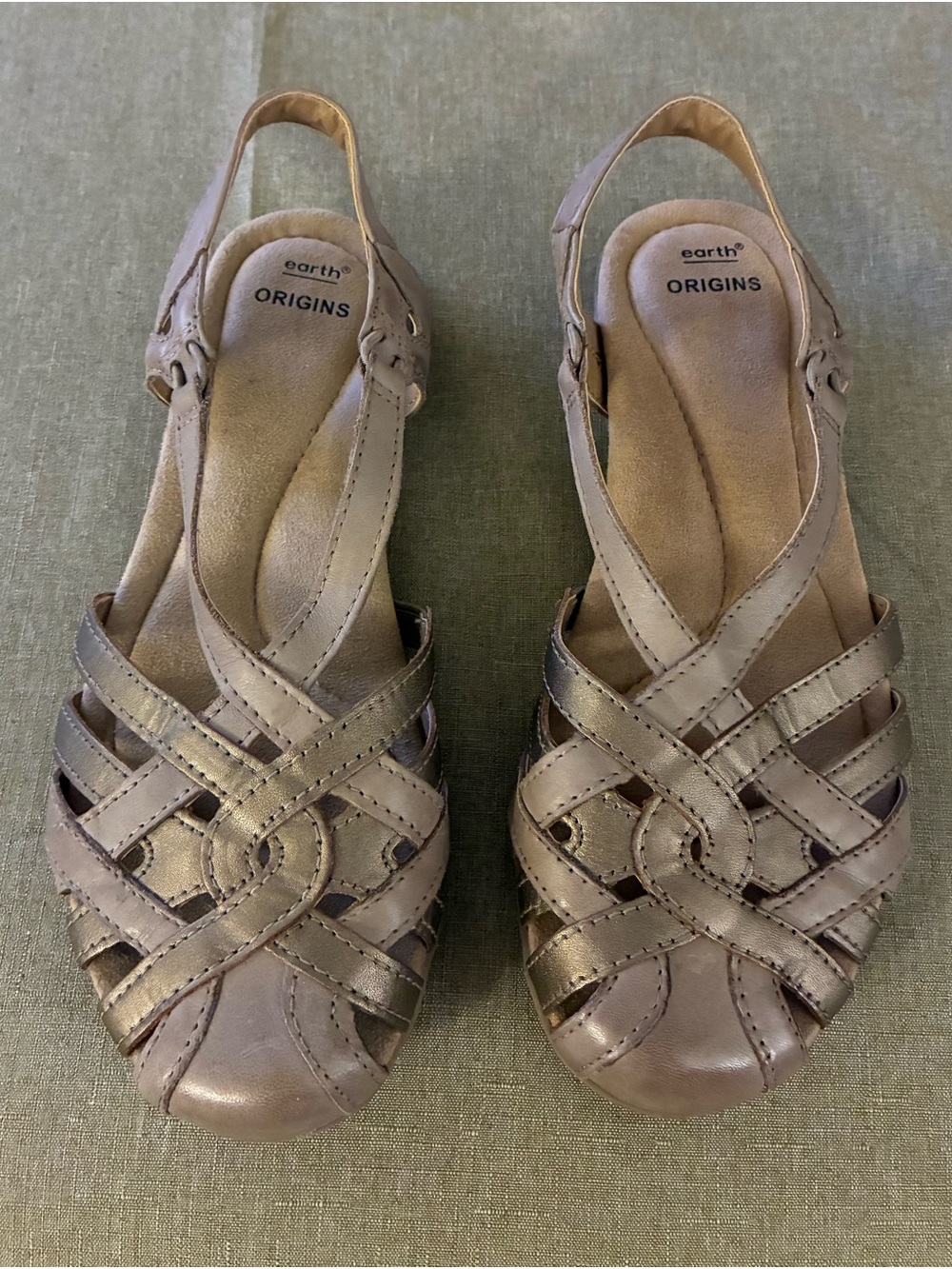 Earth Origins Belle Brielle Woven Leather
Comfort Sandals Taupe Metallic 6.5 EUC